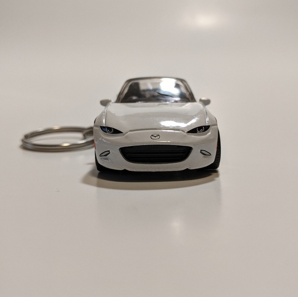 Mazda Miata / MX5 ND Convertible Custom Keychain Hot Wheels - Picture 3 of 5